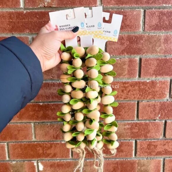 TARGET BULLSEYE PLAYGROUND WOODEN EGG GARLAND 1CT - Picture 1 of 3